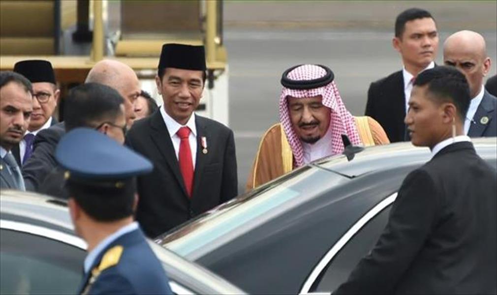الملك سلمان يصل إندونيسيا بصحبة ألف مُرافق 