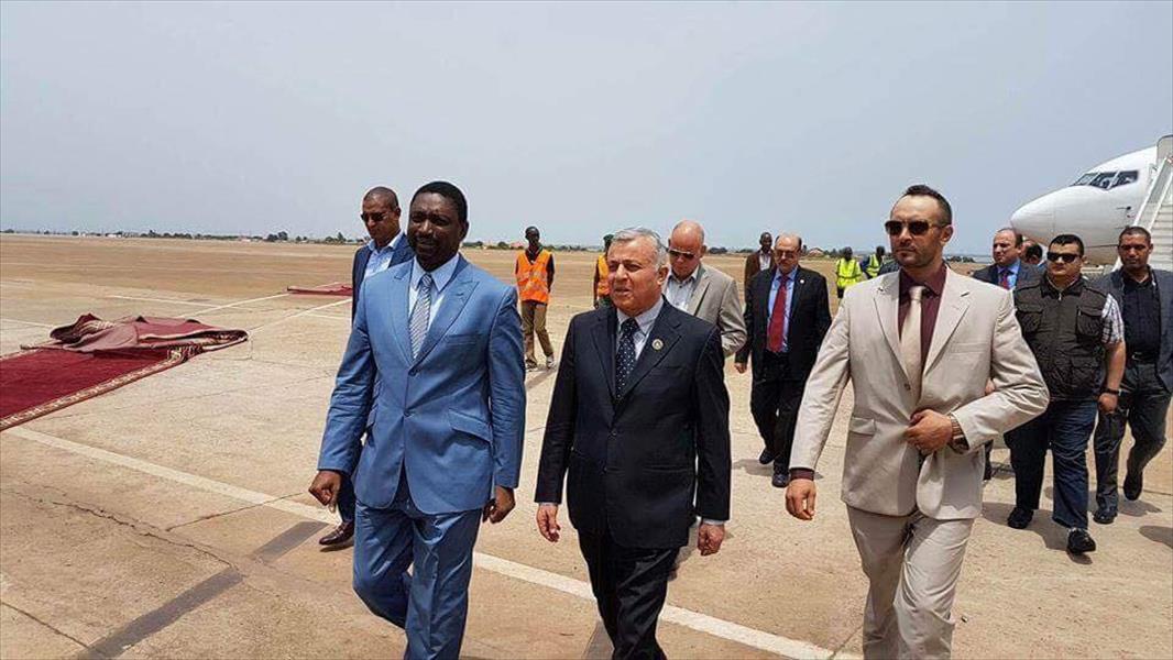 أبوسهمين والغويل يصلان إلى غينيا بدعوة من الاتحاد الأفريقي
