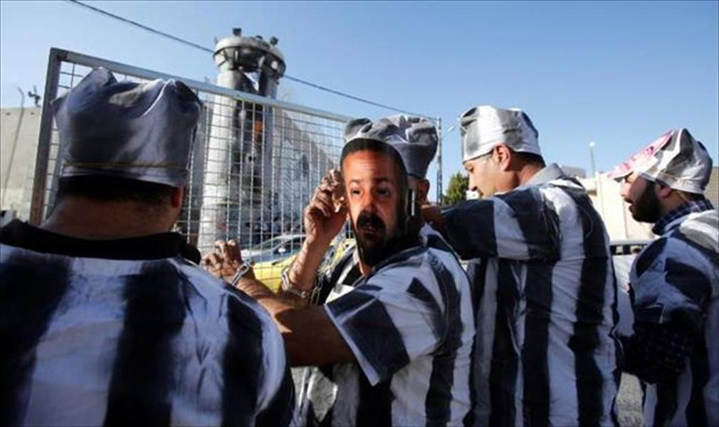 مخاوف فلسطينية من «تغذية قسرية» للمضربين في سجون إسرائيل