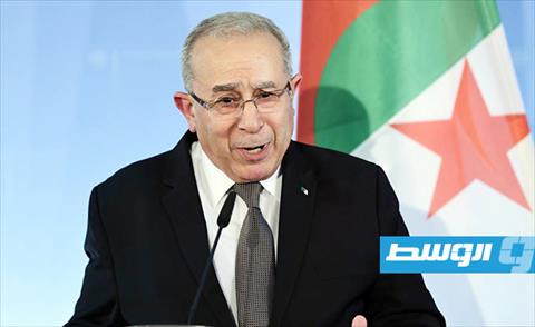 لعمامرة يصل إلى طرابلس للمشاركة في مؤتمر «استقرار ليبيا»