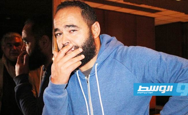 الفنان أسامة بركة يصل إلى مصر لاستكمال العلاج