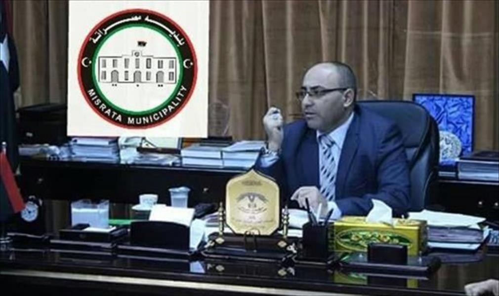 مستشفى مصراتة المركزي يستقبل جثمان عميد البلدية محمد اشتيوي