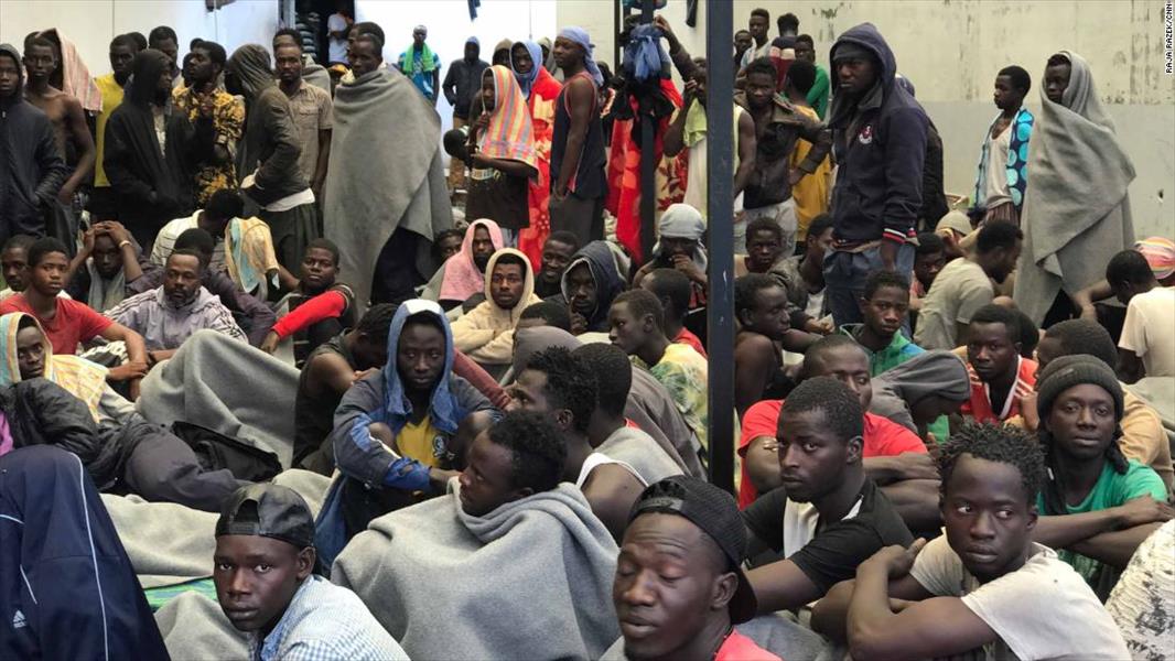 «سي إن إن»: «مزادات للعبيد» في ليبيا والمهاجر بـ800 دولار