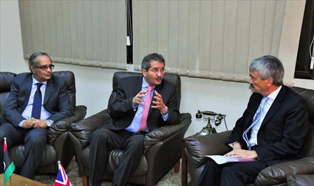 عميد بلدية بنغازي يلتقي السفير البريطاني لدى ليبيا