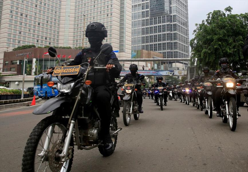 شرطة إندونيسيا تحذر إسلاميين من اقتحام مؤسسات في احتفالات عيد الميلاد