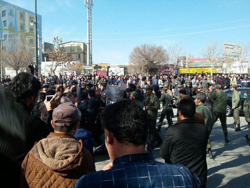 طهران تحذر من «التجمعات المخالفة للقانون» بعد احتجاجات غلاء الأسعار