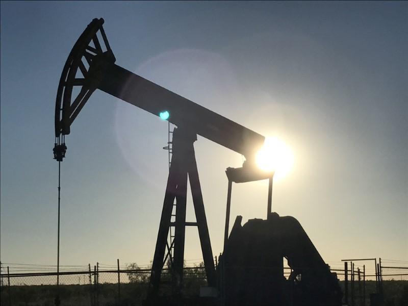 أسعار النفط ترتفع مع انخفاض مخزونات الخام الأميركية