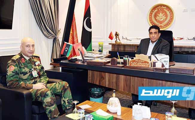 المنفي يشيد بدور رئاسة الأركان العامة في تنظيم عمل الوحدات العسكرية