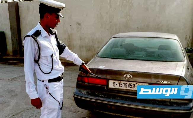 ضبط سيارة بأوراق ولوحات معدنية مزورة في طرابلس