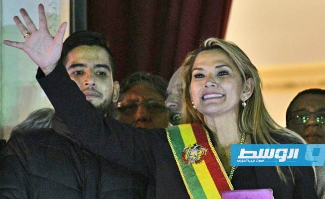 رئيسة بوليفيا تحذر الرئيس السابق من العودة وتهدد بمحاكمته