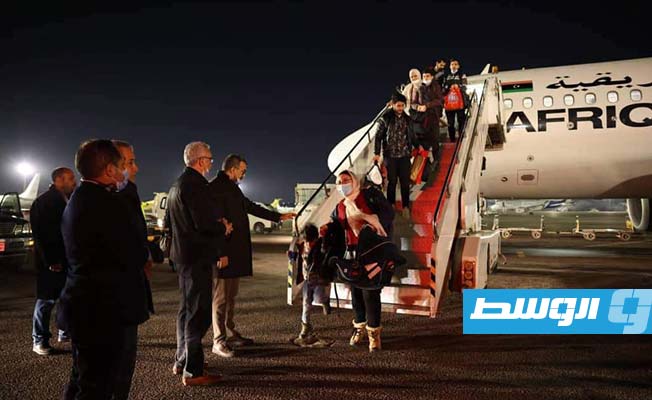 وصول أول مجموعة من الجالية الليبية العائدة من أوكرانيا إلى طرابلس