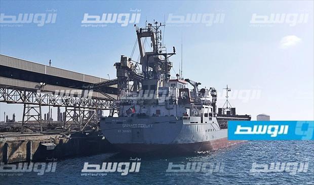 تصدير نحو 4 آلاف طن «يوريا» من ميناء البريقة إلى الجزائر