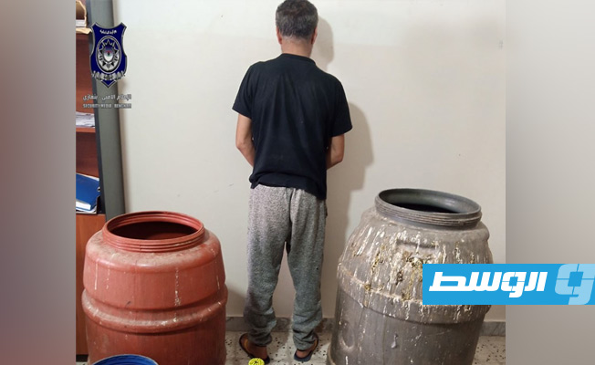 ضبط مصنع للخمور في بنغازي