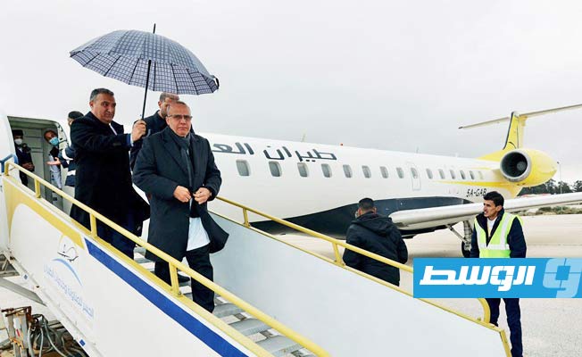 اللافي يصل إلى مطار الأبرق للقاء عقيلة صالح