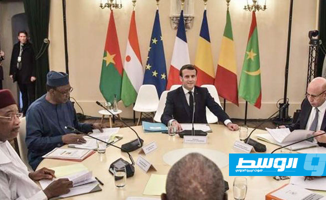 قمة دول الساحل الخمس وفرنسا تدعو المجتمع الدولي إلى إعطاء «الأولوية» للملف الليبي