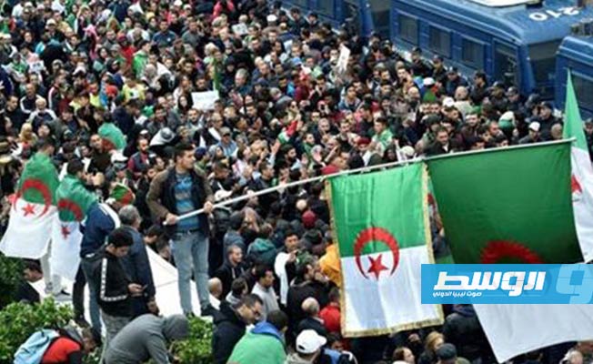 المحتجون الجزائريون يتظاهرون في الجمعة الـ40 ضد الانتخابات