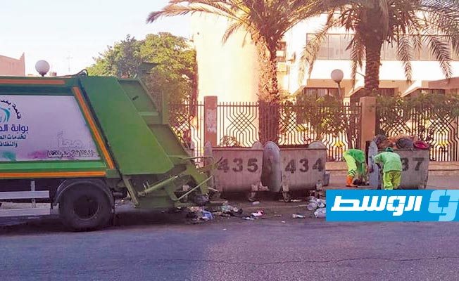 «الحكم المحلي»: إحالة رواتب 4 أشهر للعاملين السابقين بشركة النظافة في بنغازي