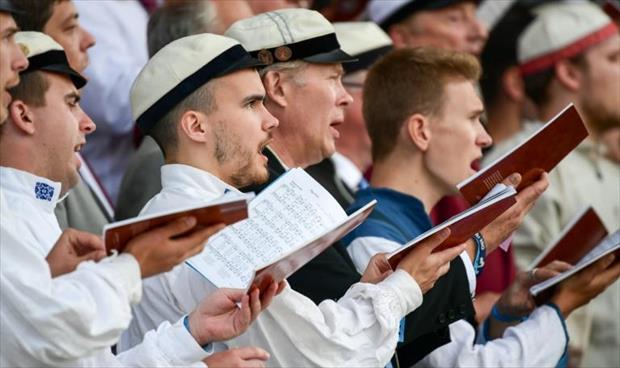 الإستونيون يحتفون بمرور 150 عامًا على مهرجان غنائي