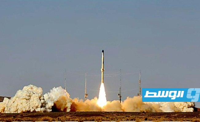 إيران تعلن نجاح تجربة إطلاق صاروخ ناقل لقمر صناعي