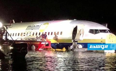 انزلاق طائرة «بوينغ 737» وسقوطها في نهر بولاية فلوريدا الأميركية