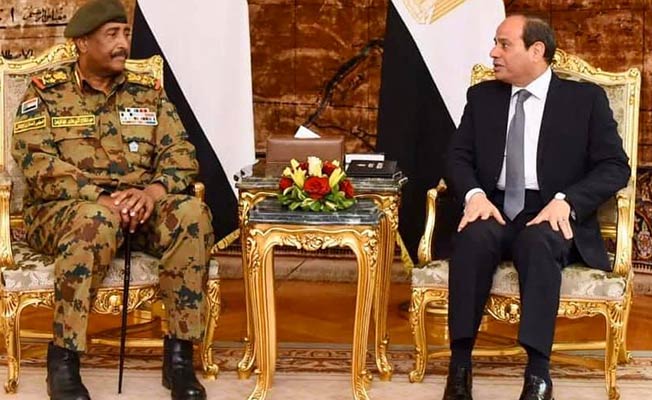 اتصال هاتفي بين السيسي ورئيس مجلس السيادة السوداني