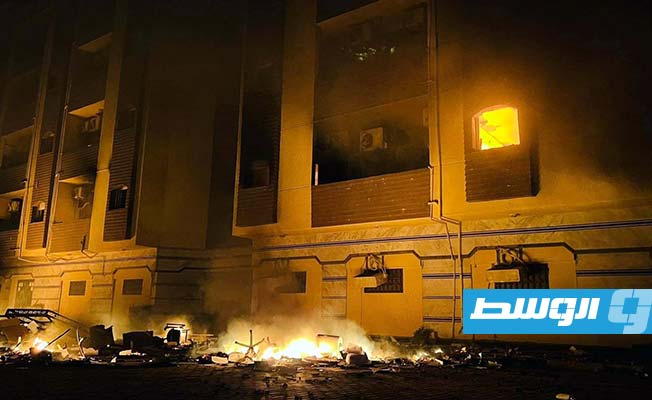 رئاسة مجلس النواب عن حرق المقر: «جريمة» لا تمثل المتظاهرين السلميين