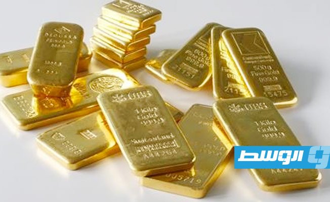 الذهب يتراجع مع ارتفاع الدولار وعوائد سندات الخزانة الأميركية