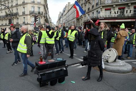 اشتباكات في مدن فرنسية على هامش تظاهرات «السترات الصفراء»
