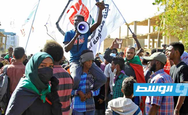آلاف السودانيين يتظاهرون مجددا ضد «الانقلاب».. والسلطات تفرج عن معتقلين