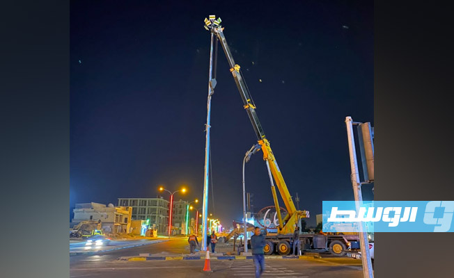 Sirte municipality installs new light poles at city's main intersections
