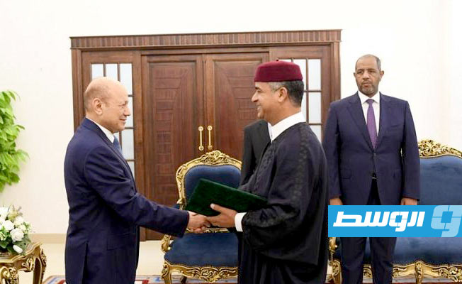 السفير الليبي يقدم أوراق اعتماده لرئيس المجلس الرئاسي في اليمن