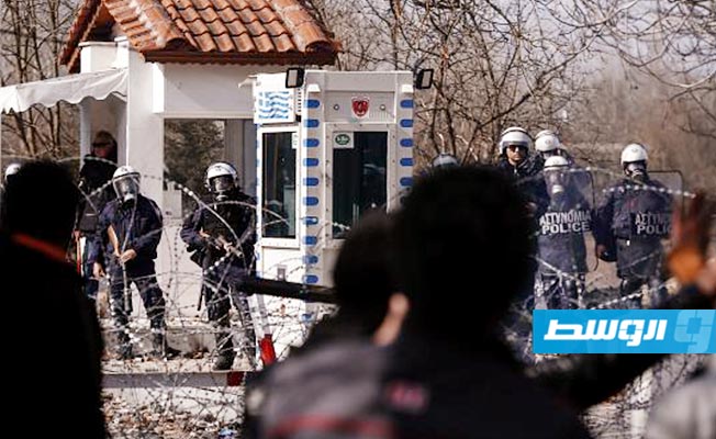 الشرطة اليونانية تلقي القبض على شخص «شبه عار» لوّح بمسدس أمام مقر البرلمان
