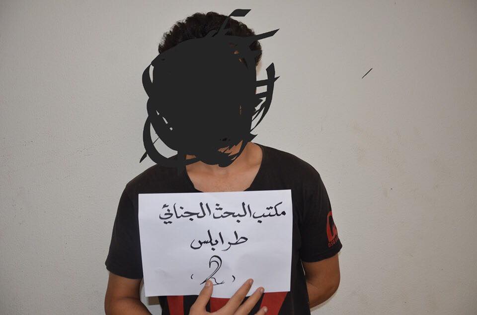 القبض على تشكيل عصابي سرق منزل مواطن في طرابلس