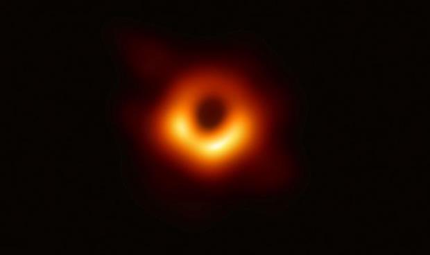 ثلاثة ملايين دولار لمعدي أول صورة عن ثقب أسود