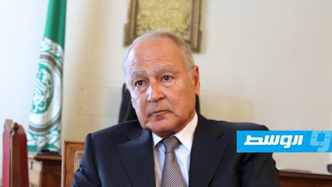 أبوالغيط يناقش الأزمة الليبية في الجزائر ويعلن تأجيل القمة العربية بسبب «كورونا»