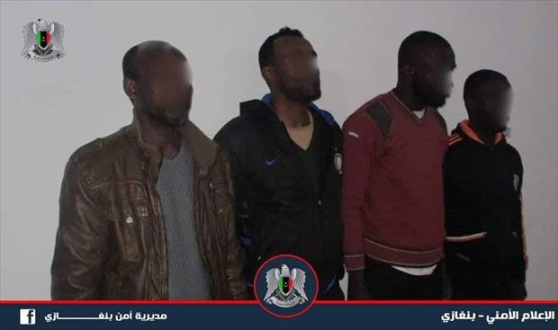 «أمن بنغازي» يضبط متهمين بتهريب سيارات إلى السودان