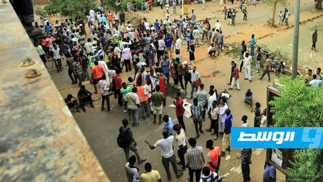 قادة الاحتجاجات في السودان يتشاورون قبل لقاء العسكري السوداني غدًا