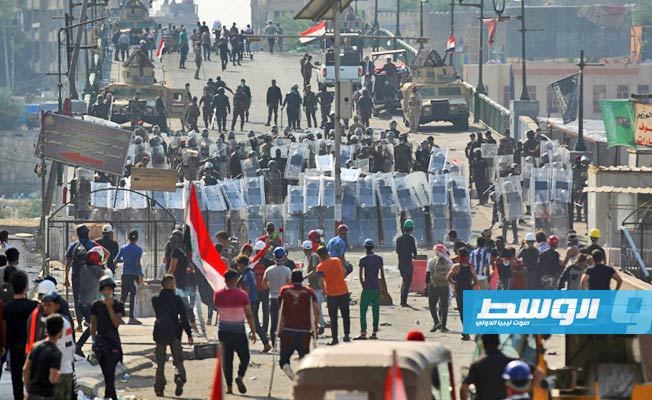 متظاهرو العراق يتقدمون في وسط بغداد بعد تراجع قوات الأمن