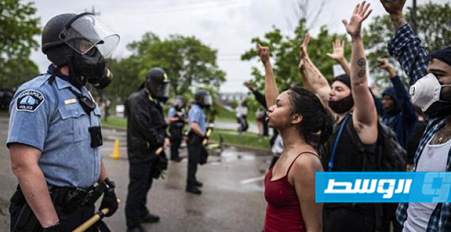 صدامات جديدة وتظاهرات بعد مقتل أميركي أسود بيد الشرطة