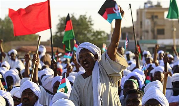 الشرطة السودانية تمنع المتظاهرين من الوصول إلى المقر الرئاسي