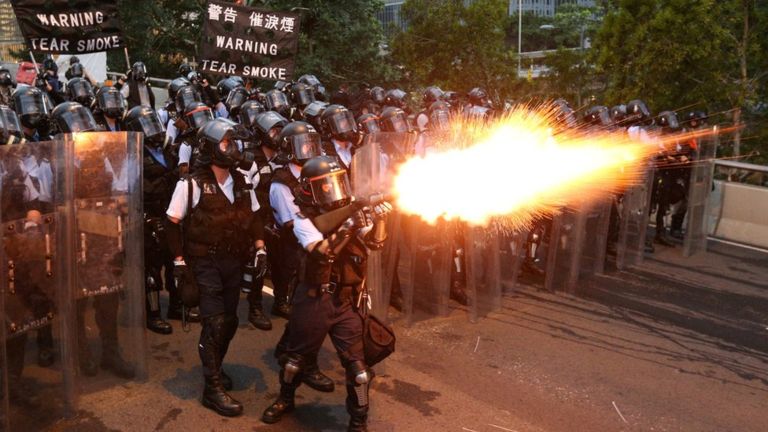 الرصاص المطاطي يواجه متظاهري «هونغ كونغ» وبريطانيا تدعو إلى تعليق مشروع «قانون التسليم»