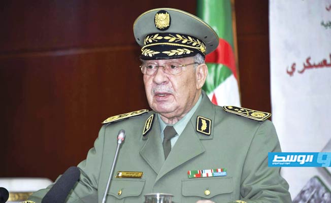 قائد الجيش الجزائري يحذر من إفلات الفاسدين من العقاب