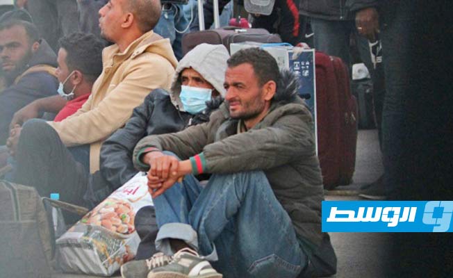 عودة مئات التونسيين العالقين في ليبيا إلى ديارهم عبر معبر رأس اجدير