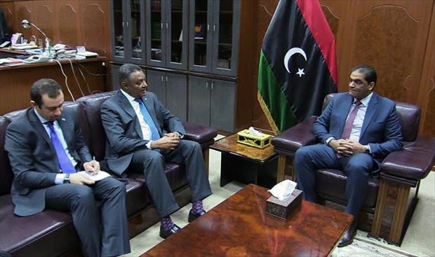 «معاملة السجناء» على طاولة لقاء وزير «عدل الوفاق» مع نائب المبعوث الأممي