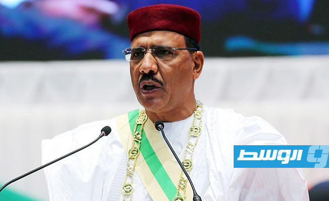رئيس النيجر ينتقد ضعف التصدي لتهريب الأسلحة من ليبيا