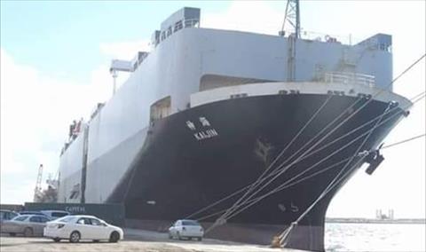 وصول سفينة تحمل 944 سيارة إلى ميناء بنغازي البحري
