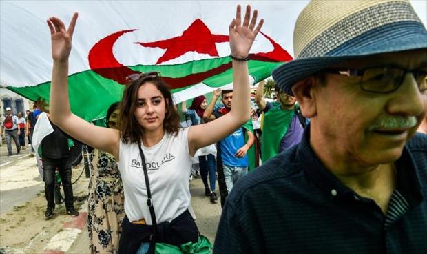 ألفا طالب جزائري يتظاهرون رفضًا للانتخابات الرئاسية