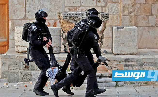 قوات الاحتلال الإسرائيلية تعتقل 12 فلسطينيا في أنحاء الضفة
