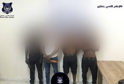 ضبط وافدين خلال مداهمة وكر للدعارة والخمور في بنغازي