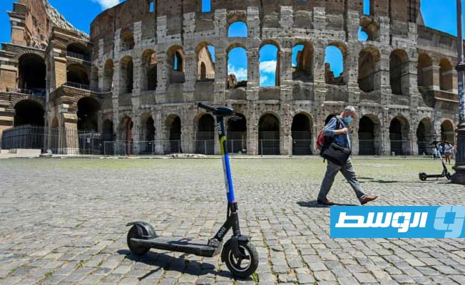 روما تحاول تنظيم فوضى الدراجات الكهربائية